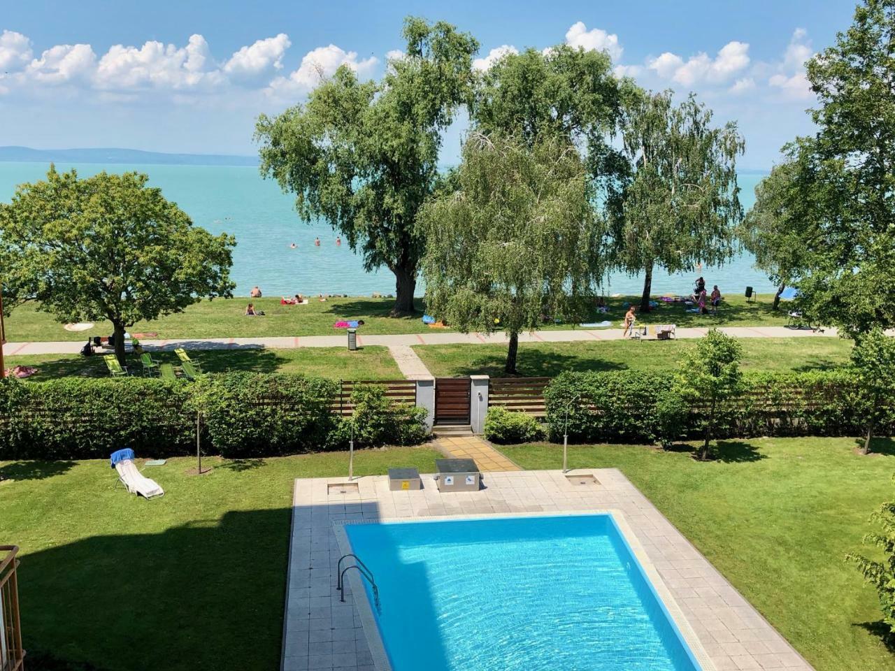Viktoria Apartmanok Siofok Luaran gambar