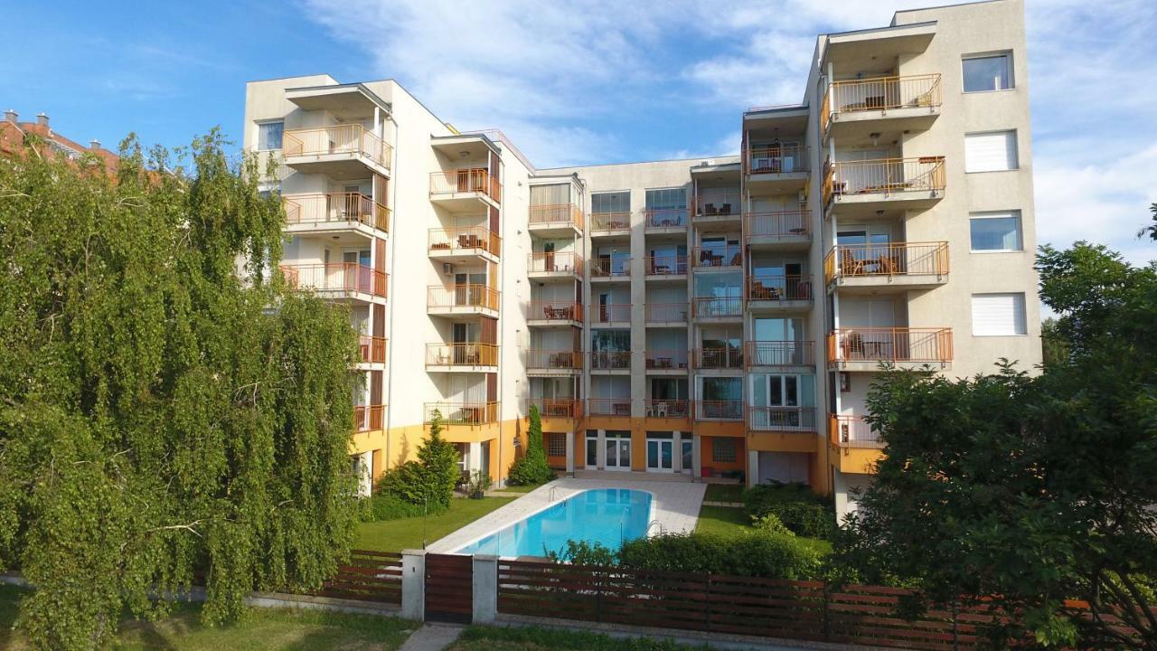 Viktoria Apartmanok Siofok Luaran gambar